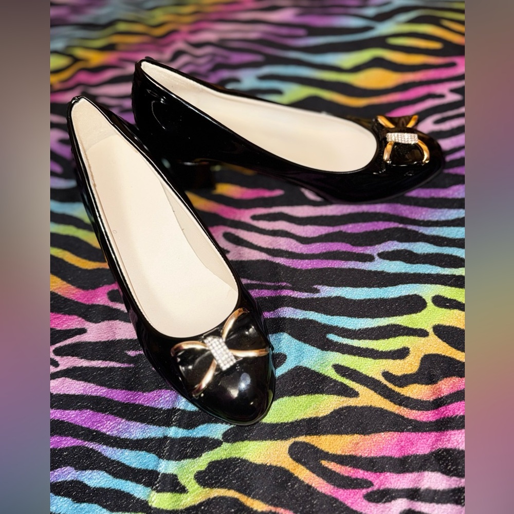 Elegant Black Women's Shoes with Bow Accent